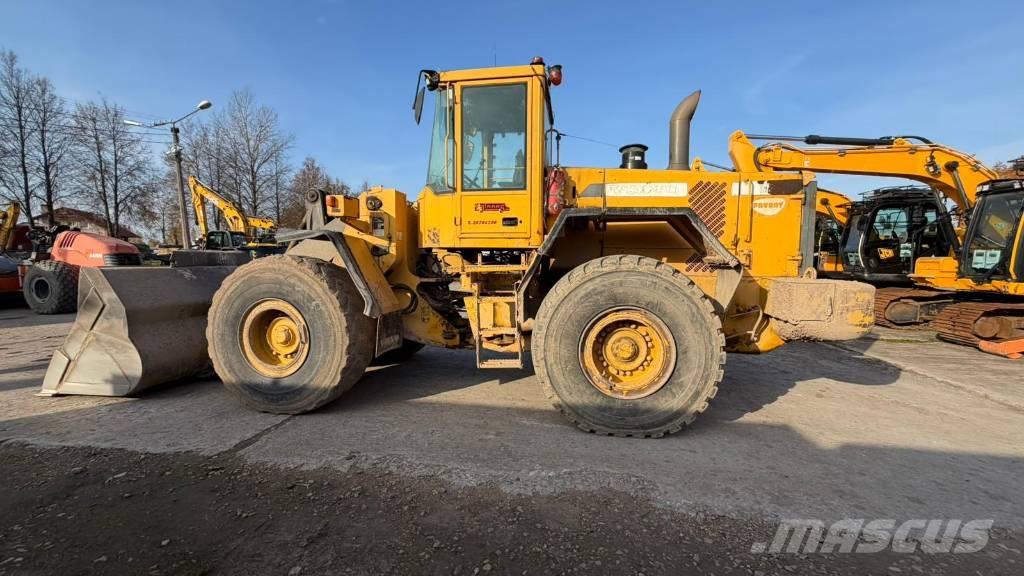 Volvo L 120 D Pale gommate