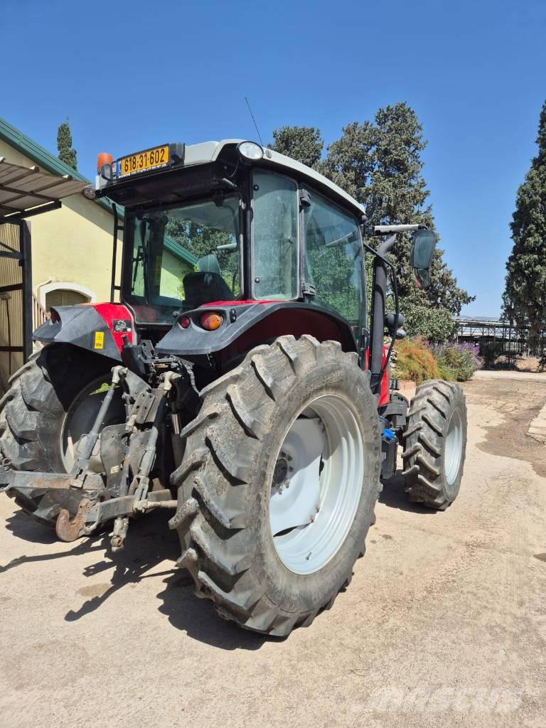 Massey Ferguson 5713 Trattori