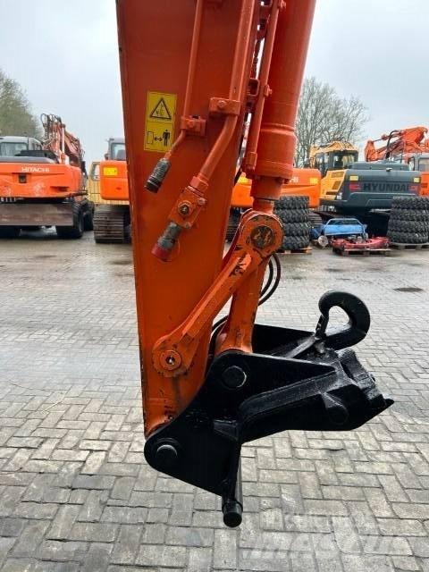Hitachi ZX140W-5B Escavatori gommati
