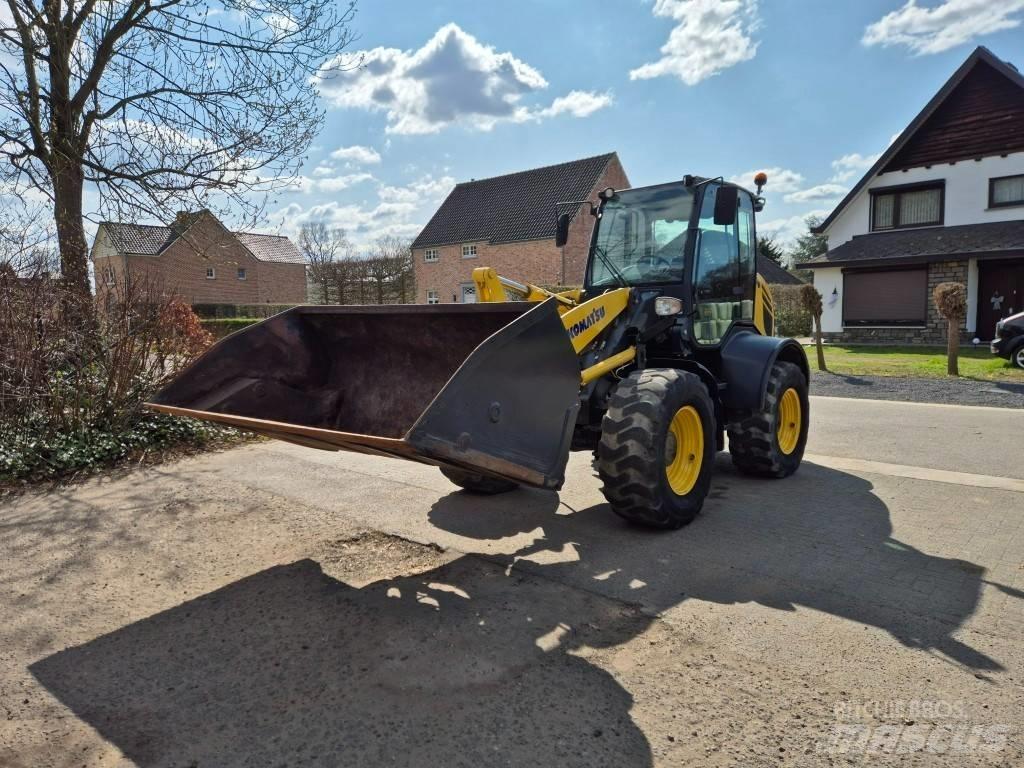 Komatsu WA100M-7 Pale gommate