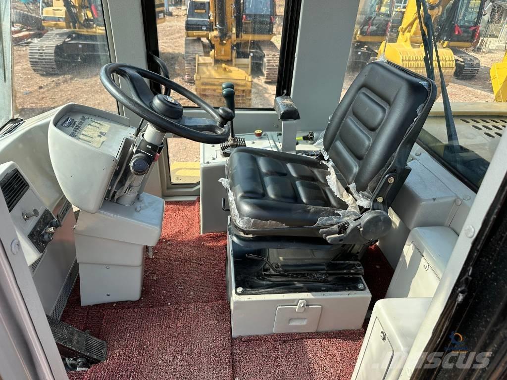 CAT 950G Pale gommate