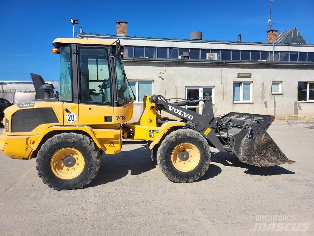 Volvo L 30 G Pale gommate