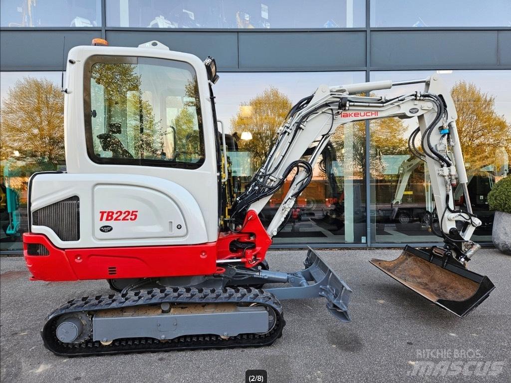 Takeuchi TB 225 Miniescavatori