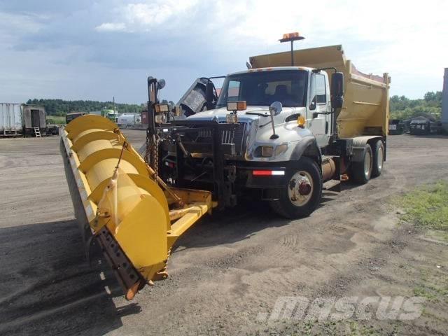 International 7400 Lame spazzaneve e aratri