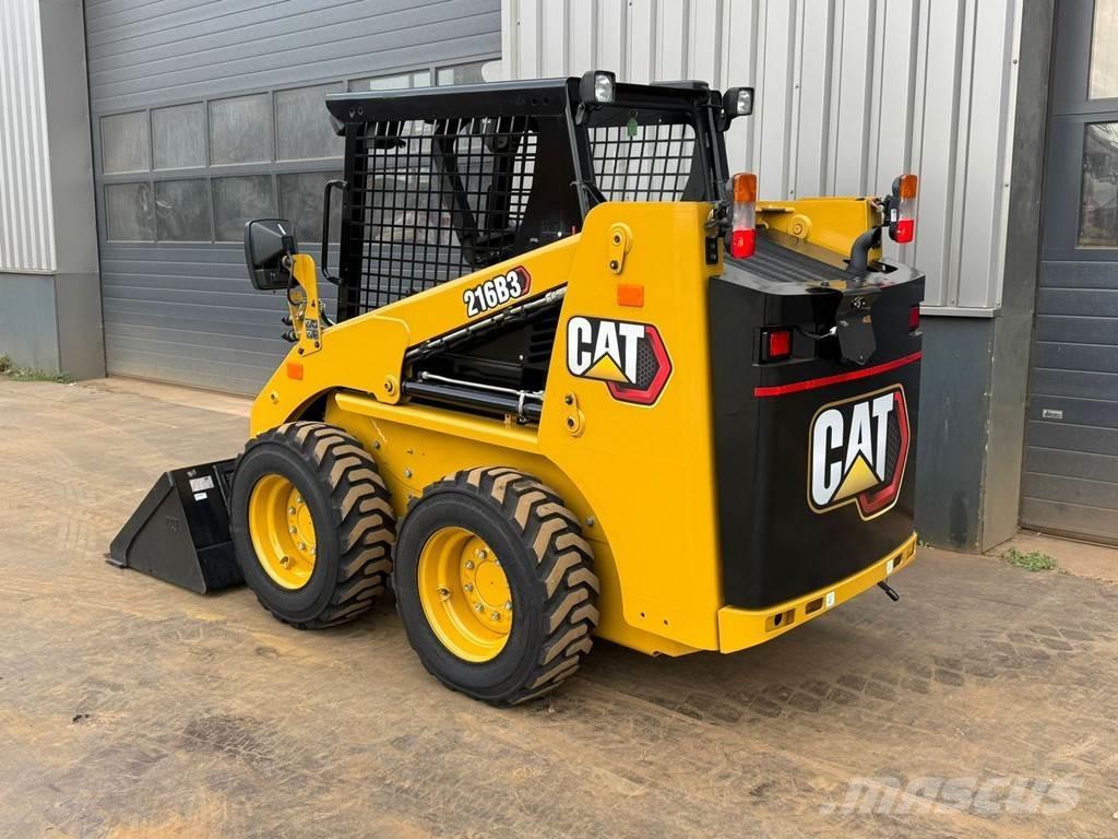 CAT 216B3 Pale gommate