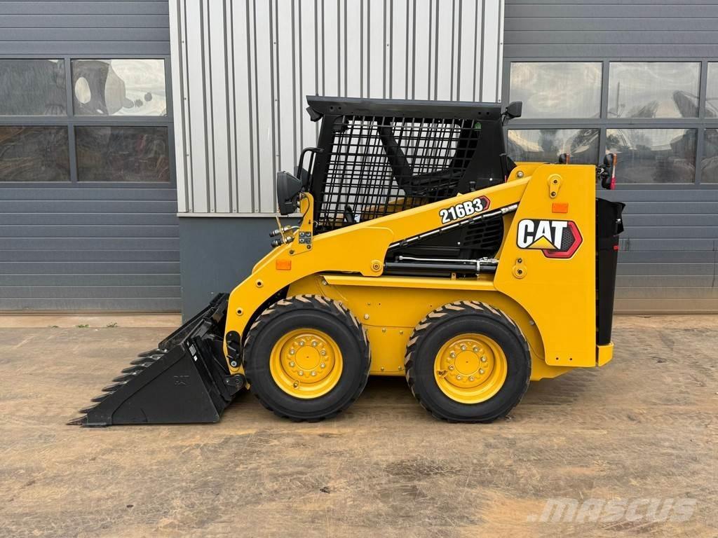 CAT 216B3 Pale gommate