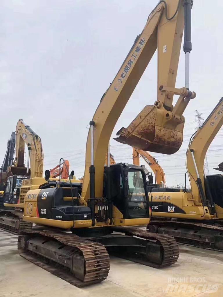 CAT 323 Escavatori cingolati