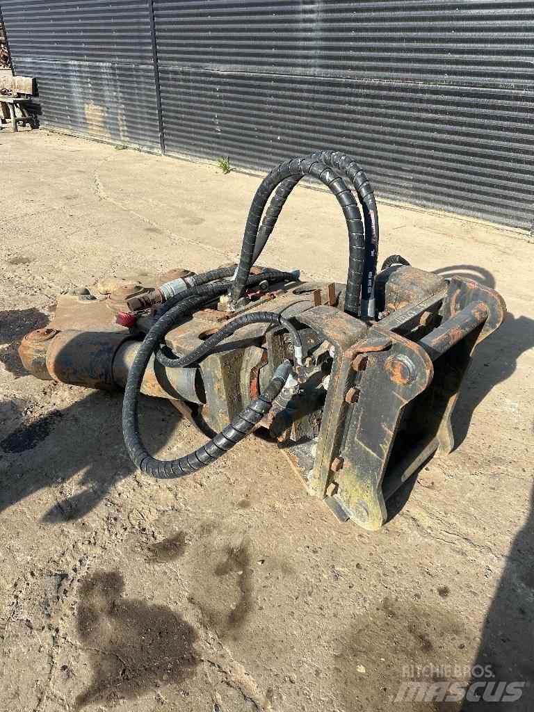 VTN Betonsaks Escavatori cingolati