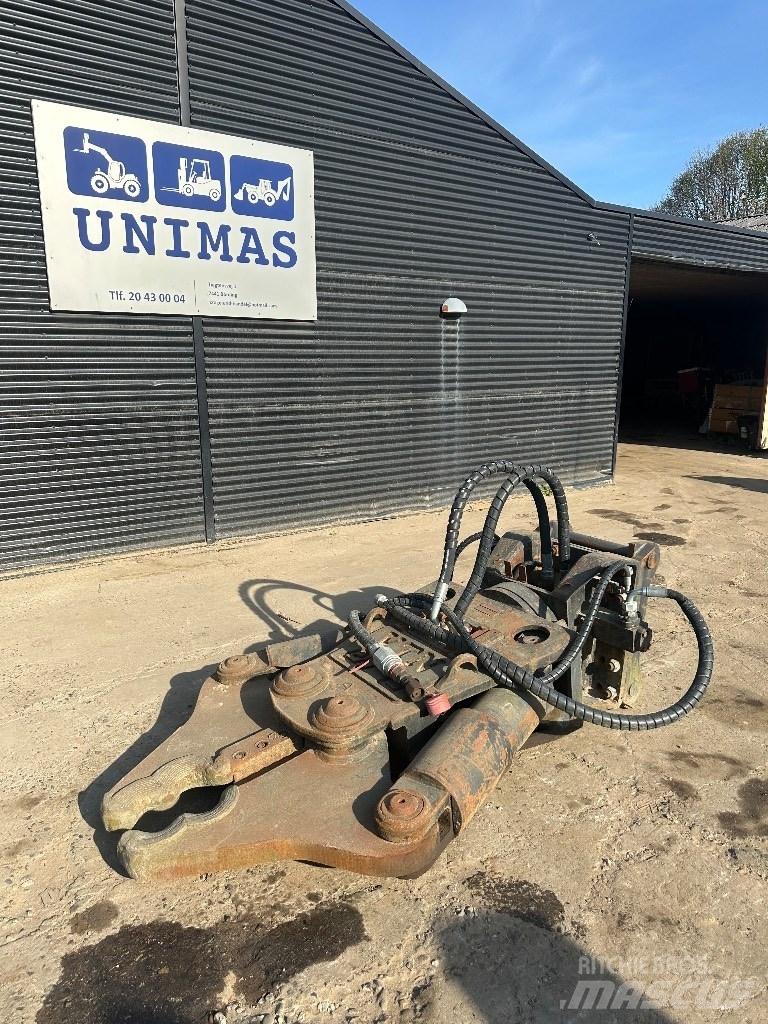 VTN Betonsaks Escavatori cingolati
