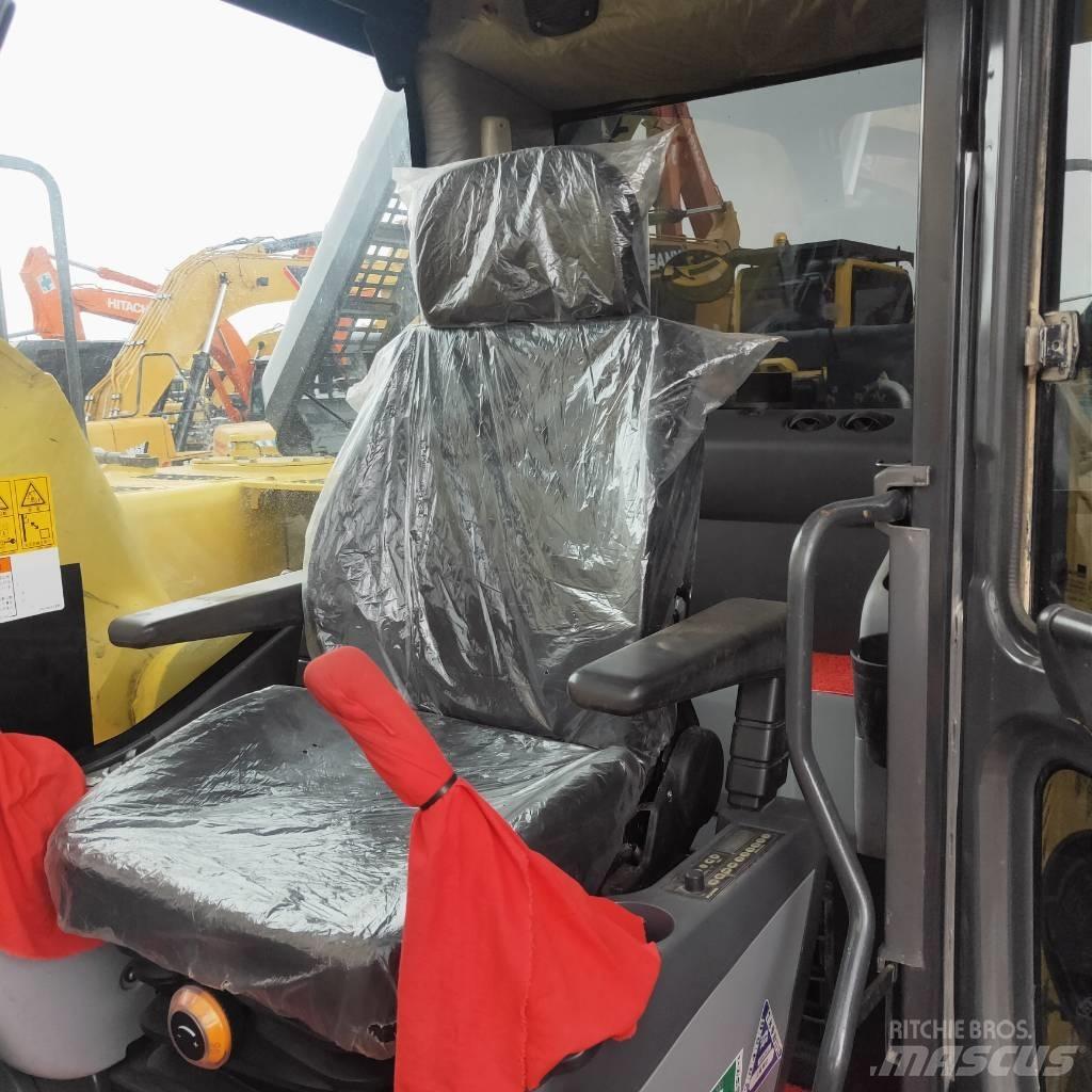 Komatsu PC200-8 Escavatori cingolati