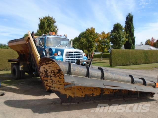 Ford LTL 9000 Lame spazzaneve e aratri