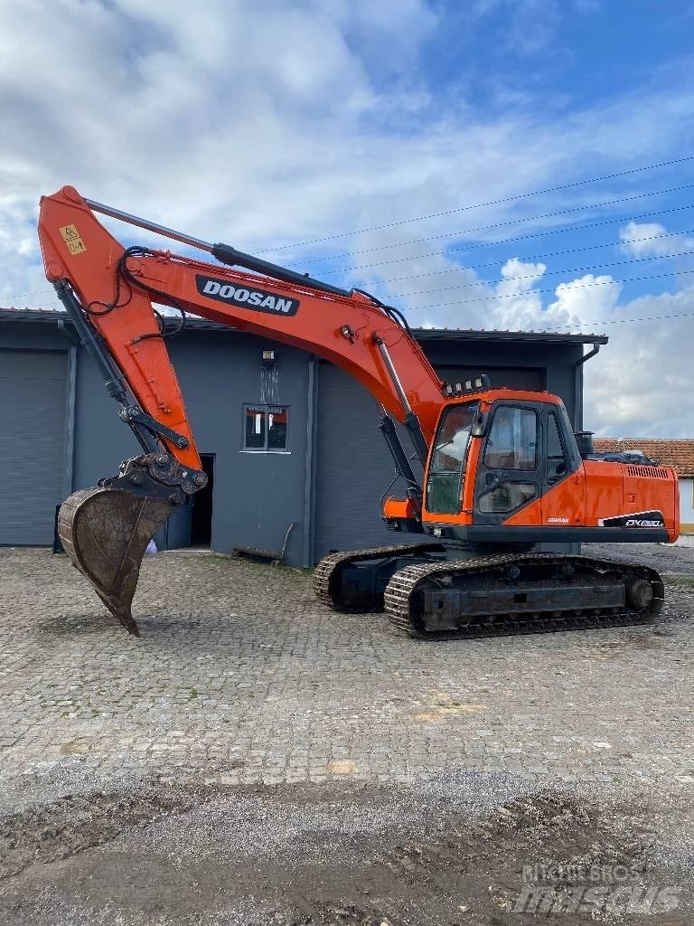 Doosan DX 220 NLC Escavatori cingolati