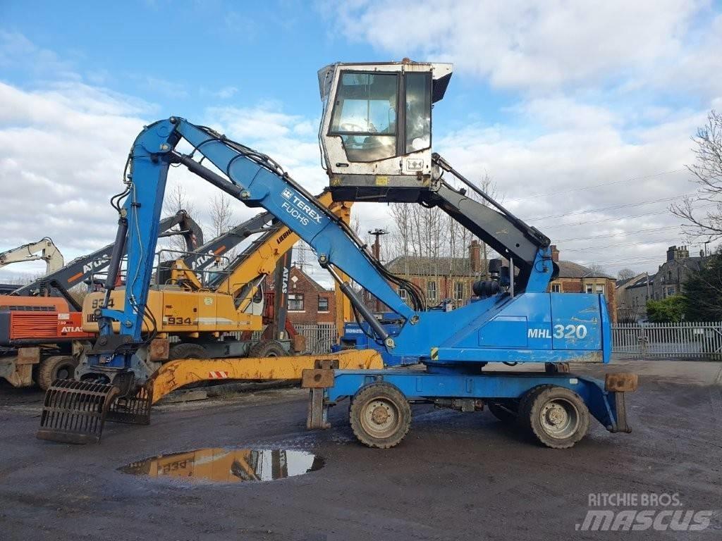 Fuchs MHL 320 Movimentazione rifiuti