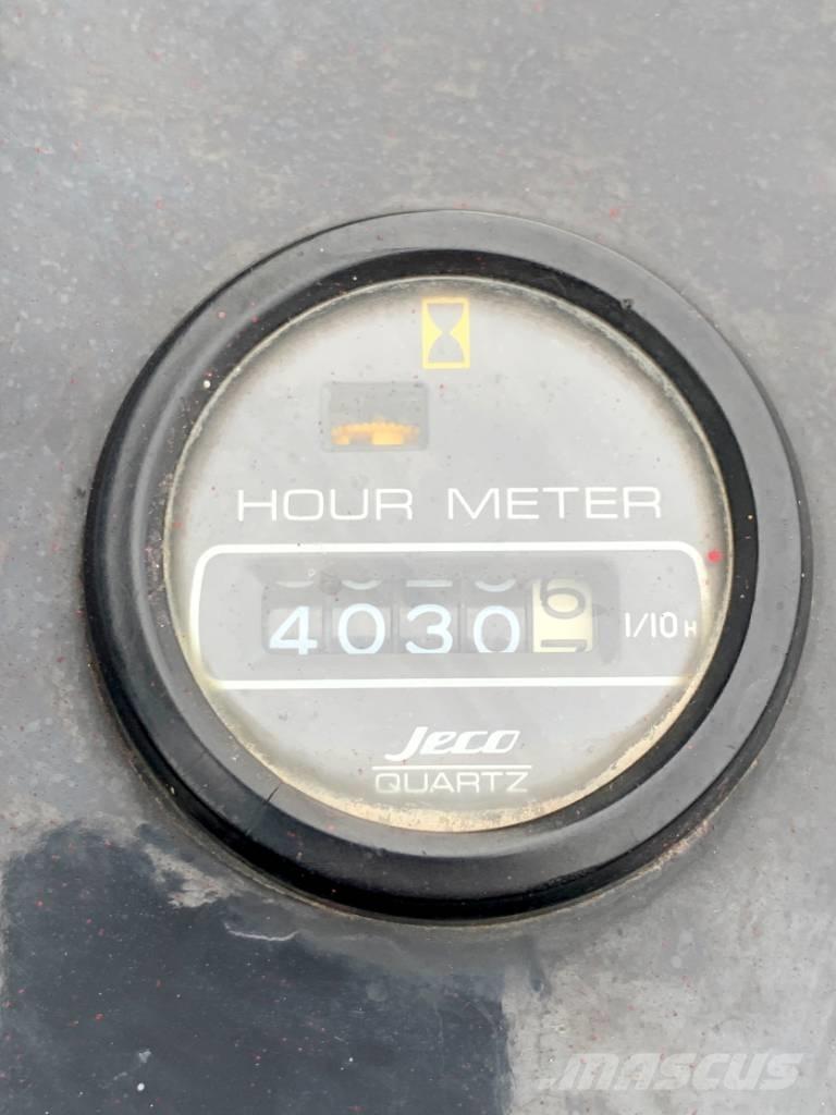 Unic URW 376 Mini gru