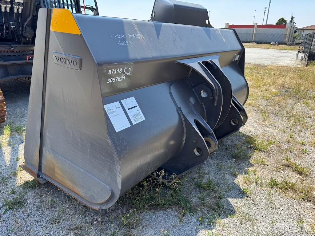 Volvo L 180 H Pale gommate