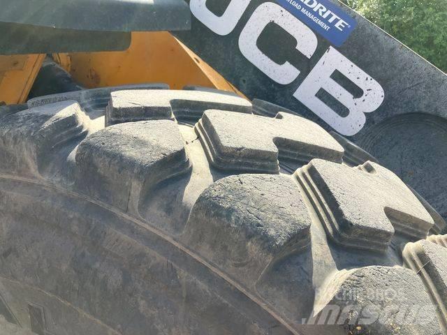 JCB 427 ZX Pale gommate