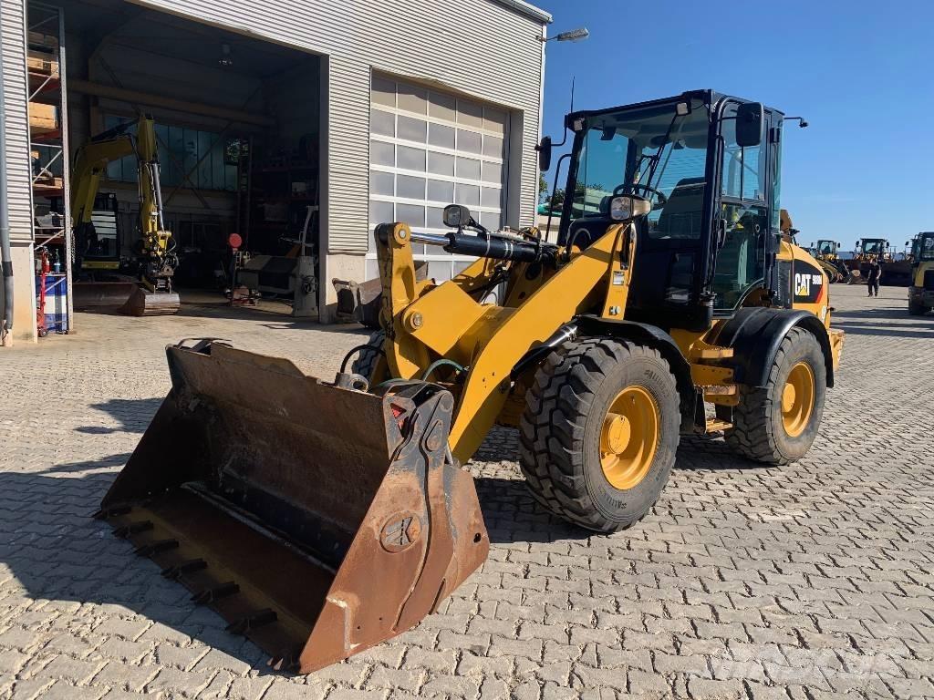 CAT 908M Pale gommate