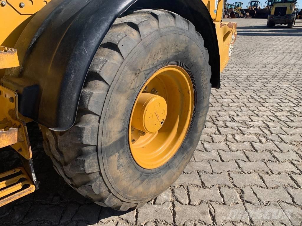 CAT 908M Pale gommate