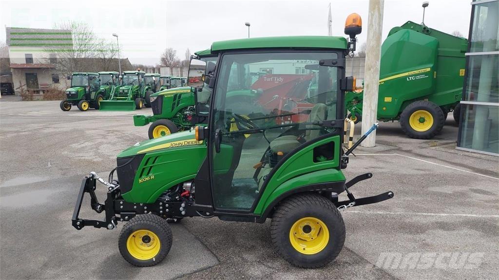 John Deere 1026R Trattori