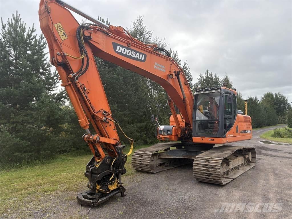 Doosan DX225LC-3 Escavatori cingolati