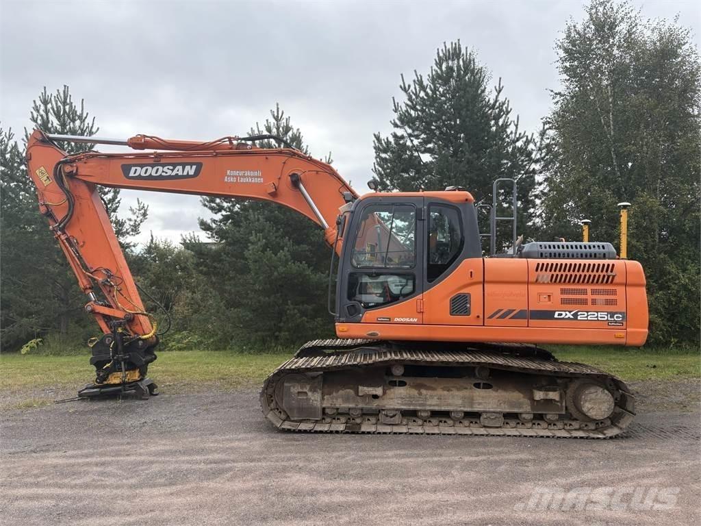 Doosan DX225LC-3 Escavatori cingolati