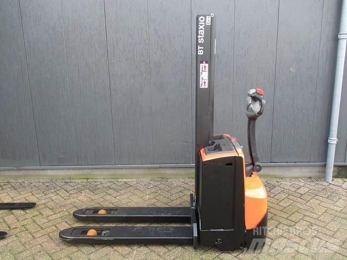 Toyota SWE 080L Transpallet uomo a terra