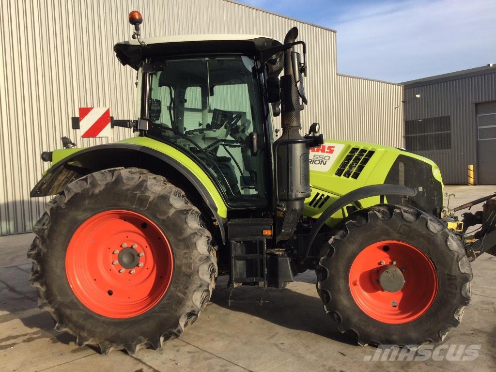 CLAAS ARION 550 Trattori