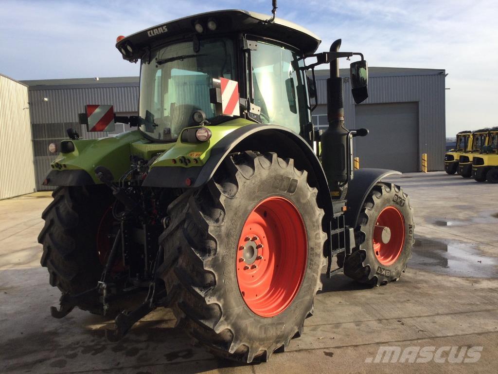CLAAS ARION 550 Trattori