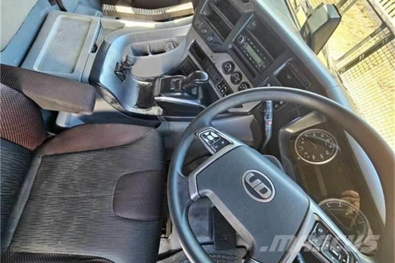 UD TRUCKS QUON Camion altro
