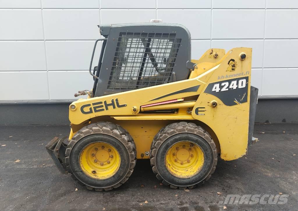 Gehl 4240 E Mini Pale Gommate