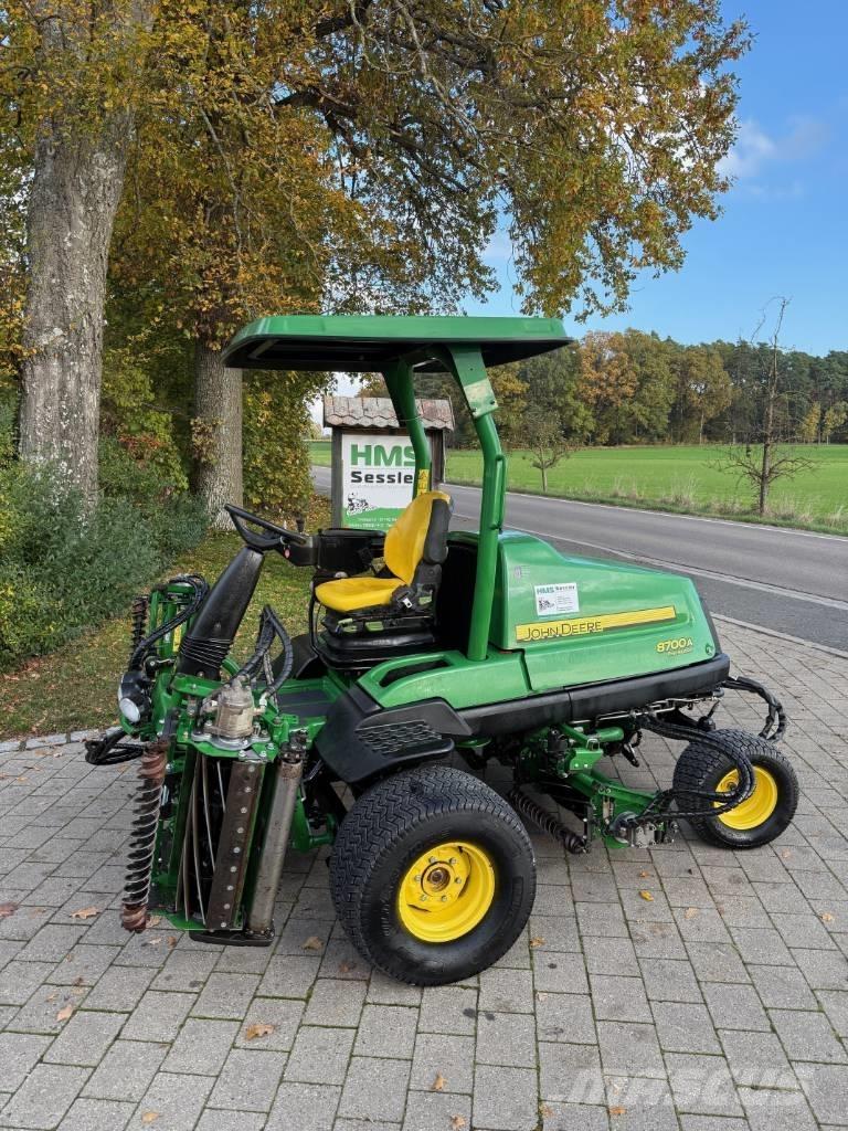 John Deere 8700 A Tosaerba per il fairway