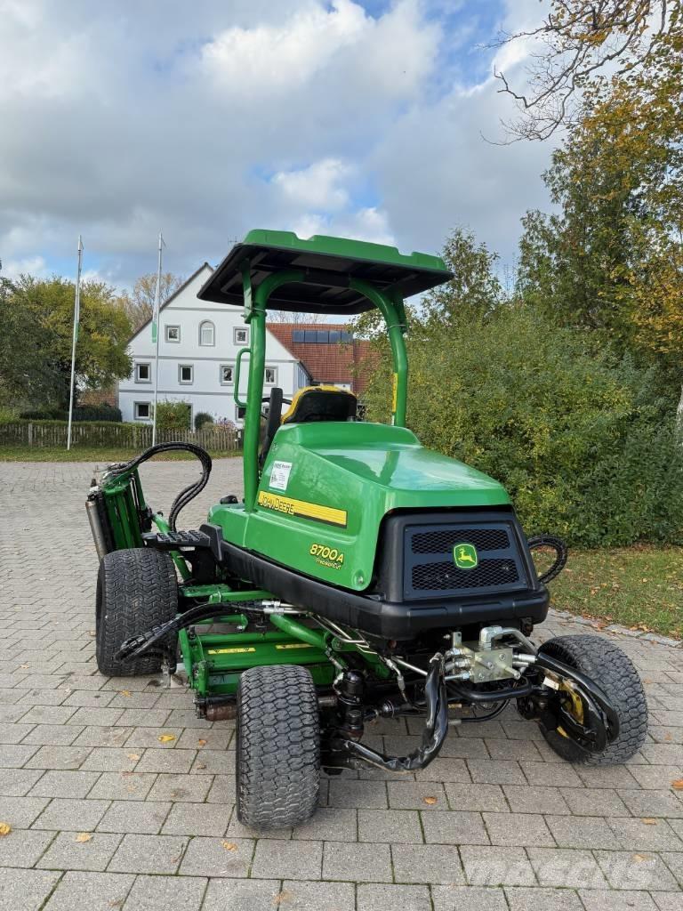 John Deere 8700 A Tosaerba per il fairway
