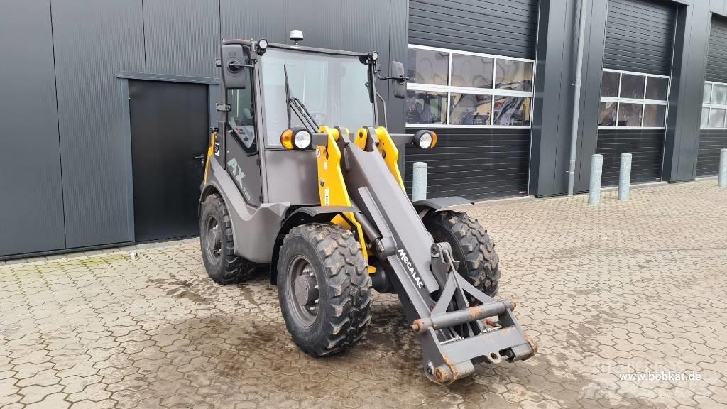 Mecalac AX 700 Pale gommate