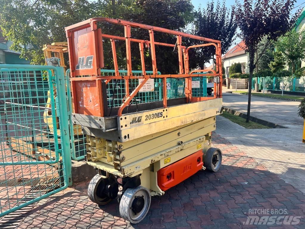 JLG 2030ES     V-3450 Sollevatori verticali