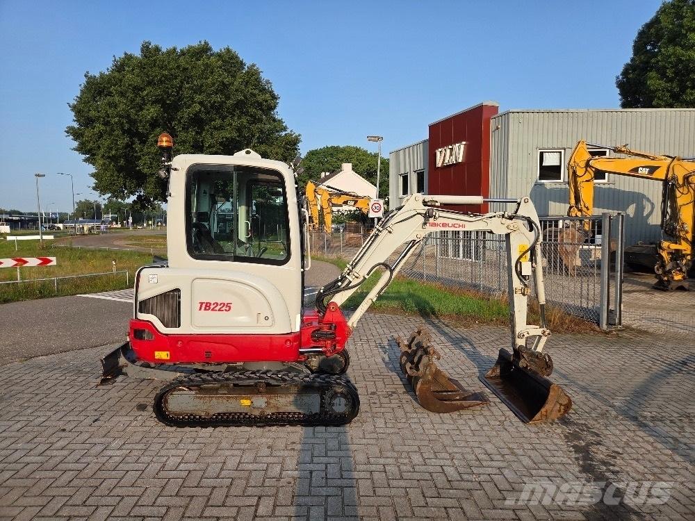 Takeuchi TB225 Miniescavatori