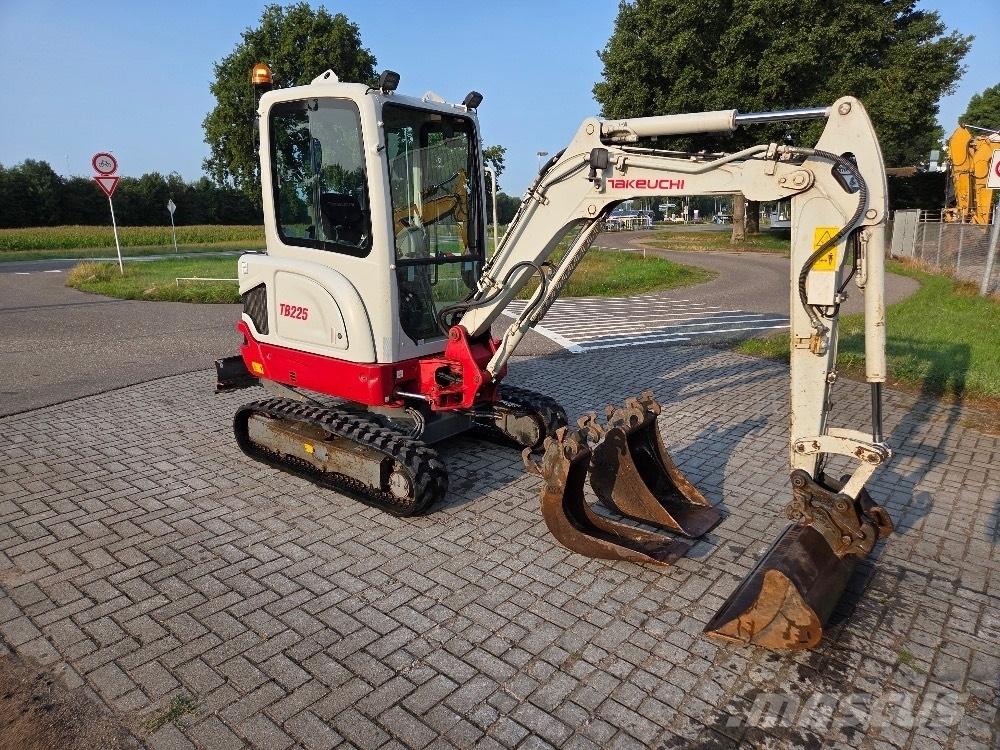 Takeuchi TB225 Miniescavatori