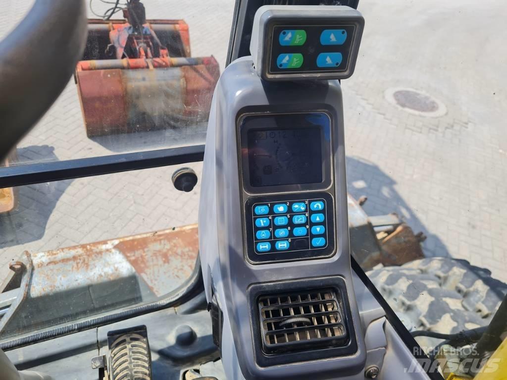 Komatsu PW 140-7 Escavatori gommati