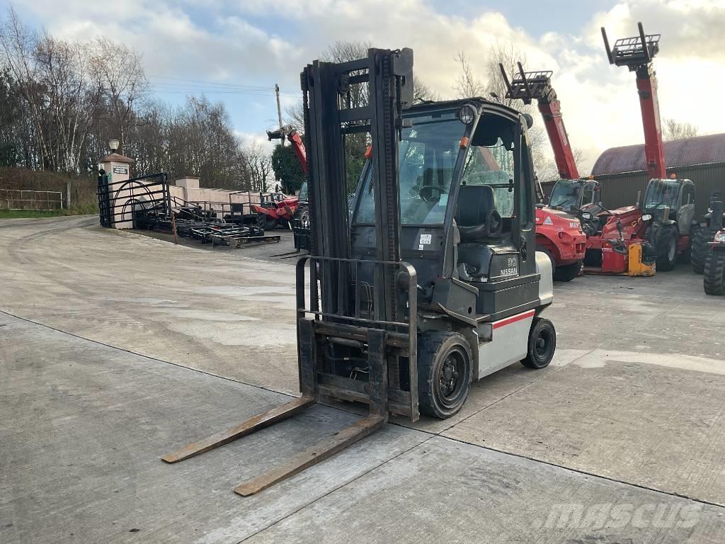 Nissan 30 Forklift Sollevatori telescopici