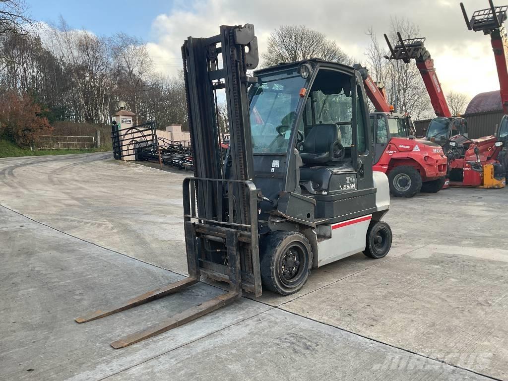 Nissan 30 Forklift Sollevatori telescopici
