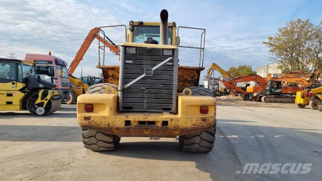 Volvo L 220 D Pale gommate