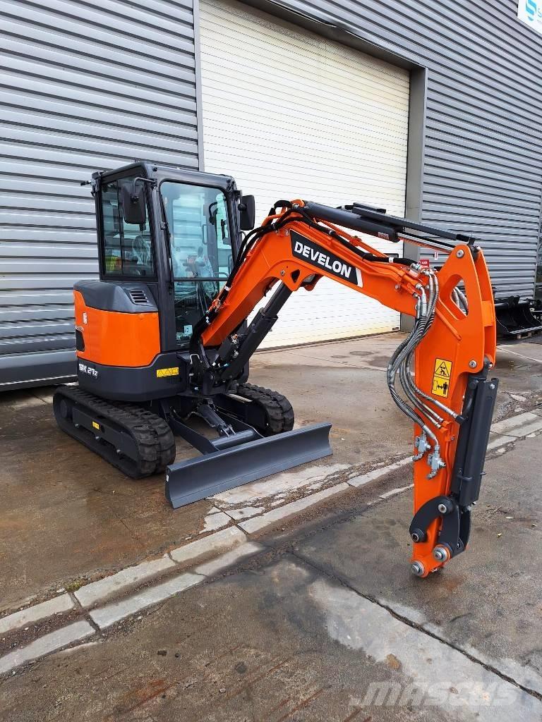 Develon DX 27 Z-7 Miniescavatori