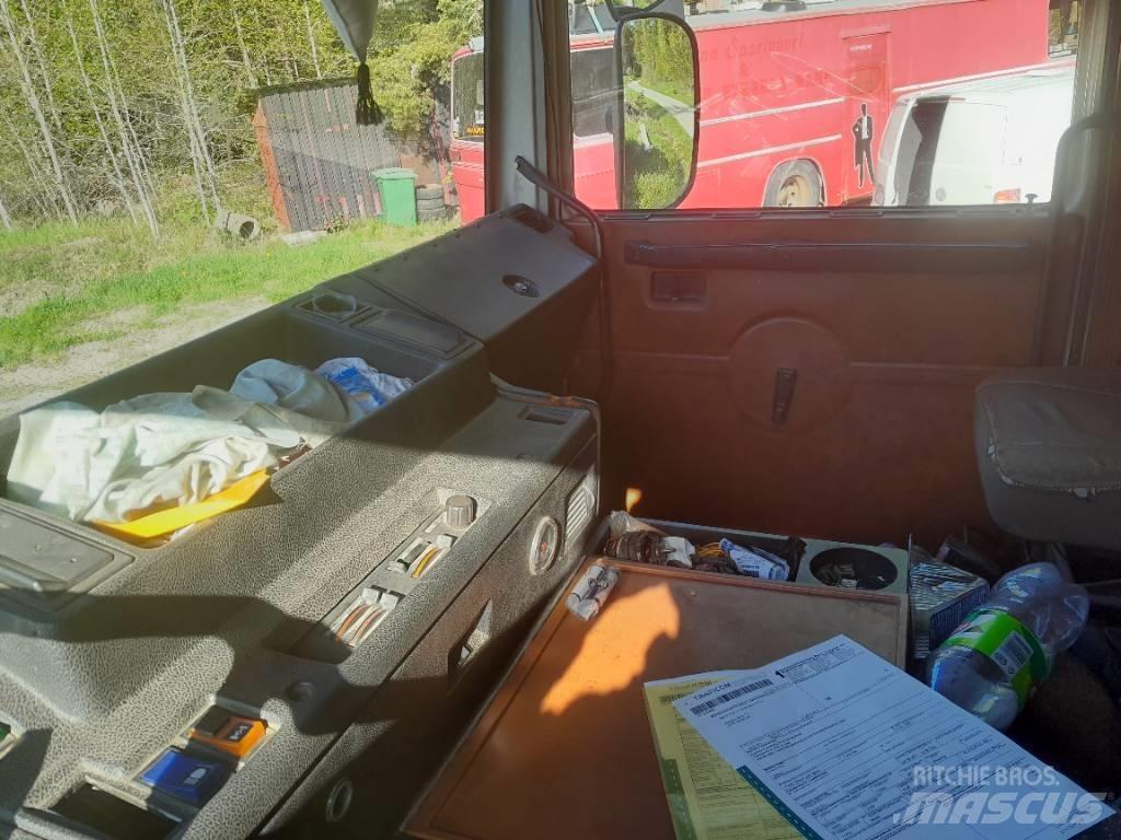 Volvo F12 Camion con sponde ribaltabili