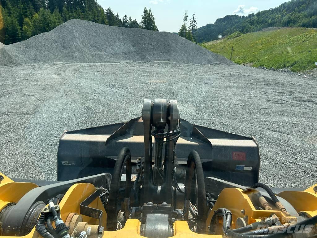 Volvo L 180 H Pale gommate