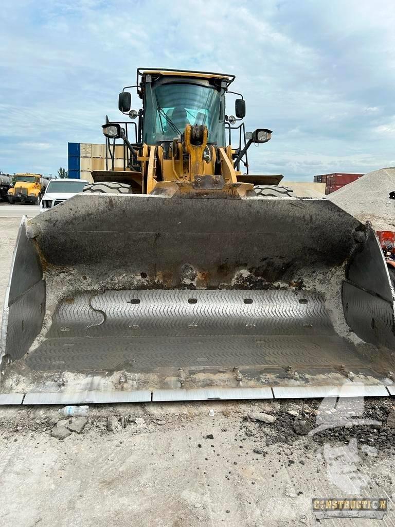 CAT 966 K Pale gommate