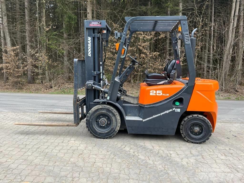Doosan D 25 GP Carrelli elevatori diesel