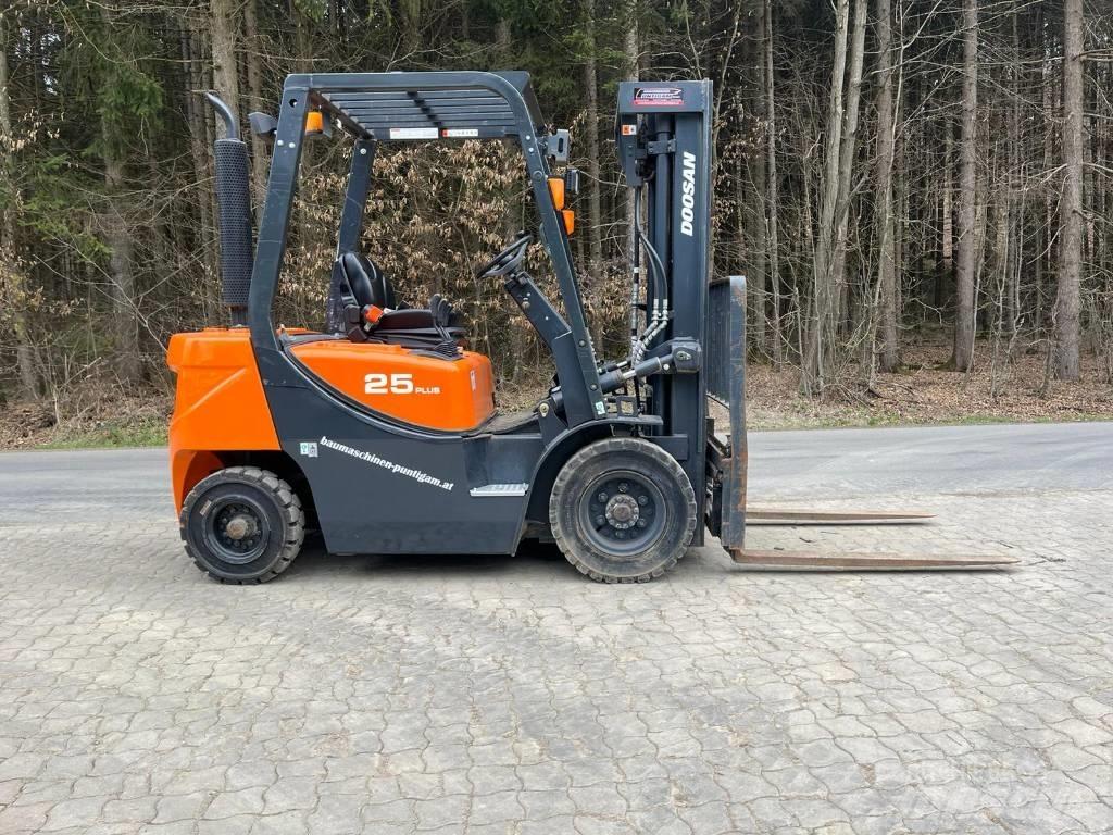 Doosan D 25 GP Carrelli elevatori diesel