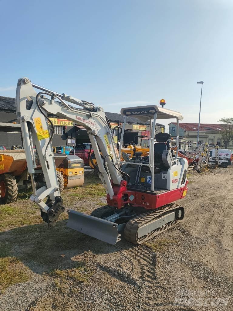 Takeuchi TB 225 Miniescavatori