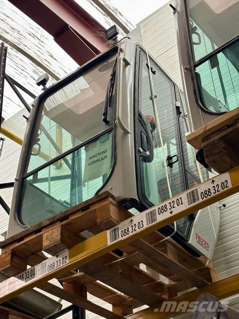 Takeuchi TB 225 Miniescavatori