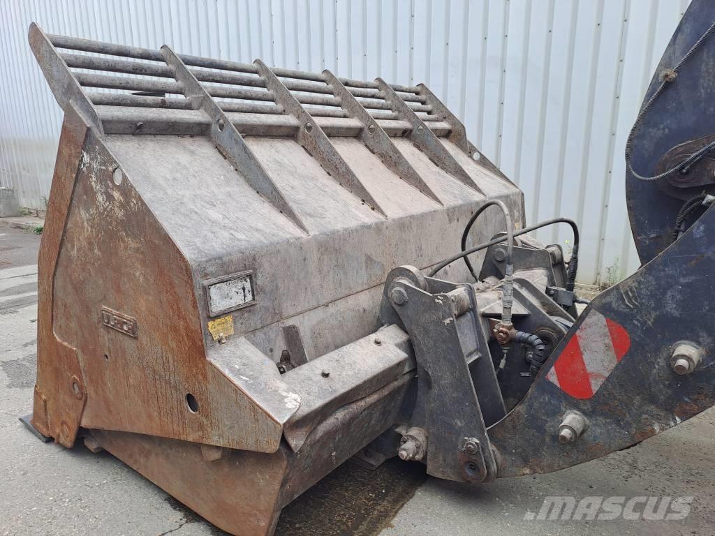 Doosan DL 250 Pale gommate