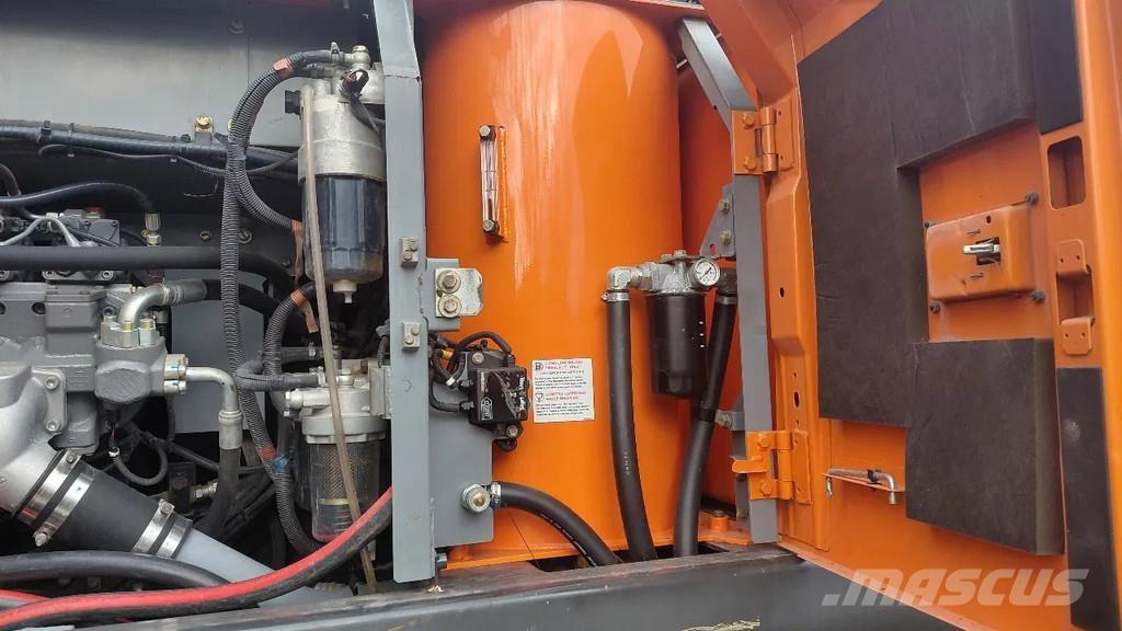 Hitachi ZX220W-5B Escavatori gommati